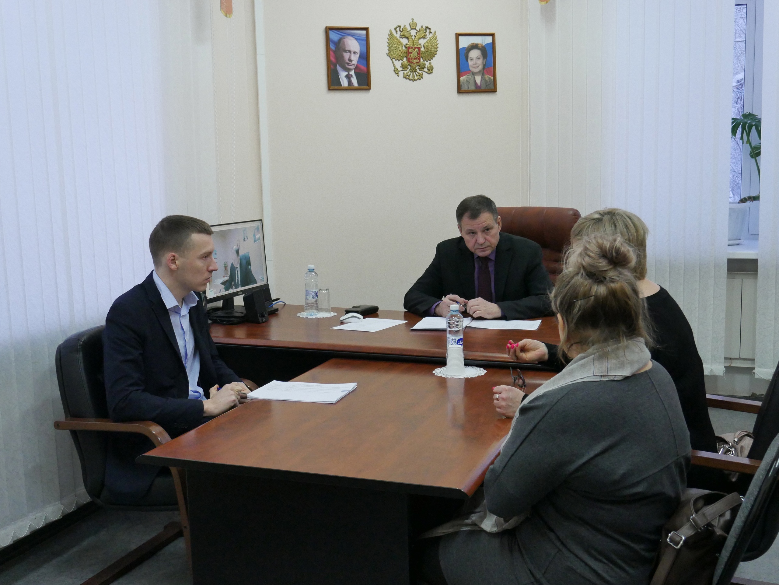 Глава Октябрьского района Сергей Заплатин провел очередной прием граждан по  личным вопросам | 03.02.2023 | Октябрьское - БезФормата