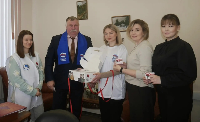 Каждый житель нашего района может внести свой вклад в заботу о ветеранах, став участником акции «Красная гвоздика»