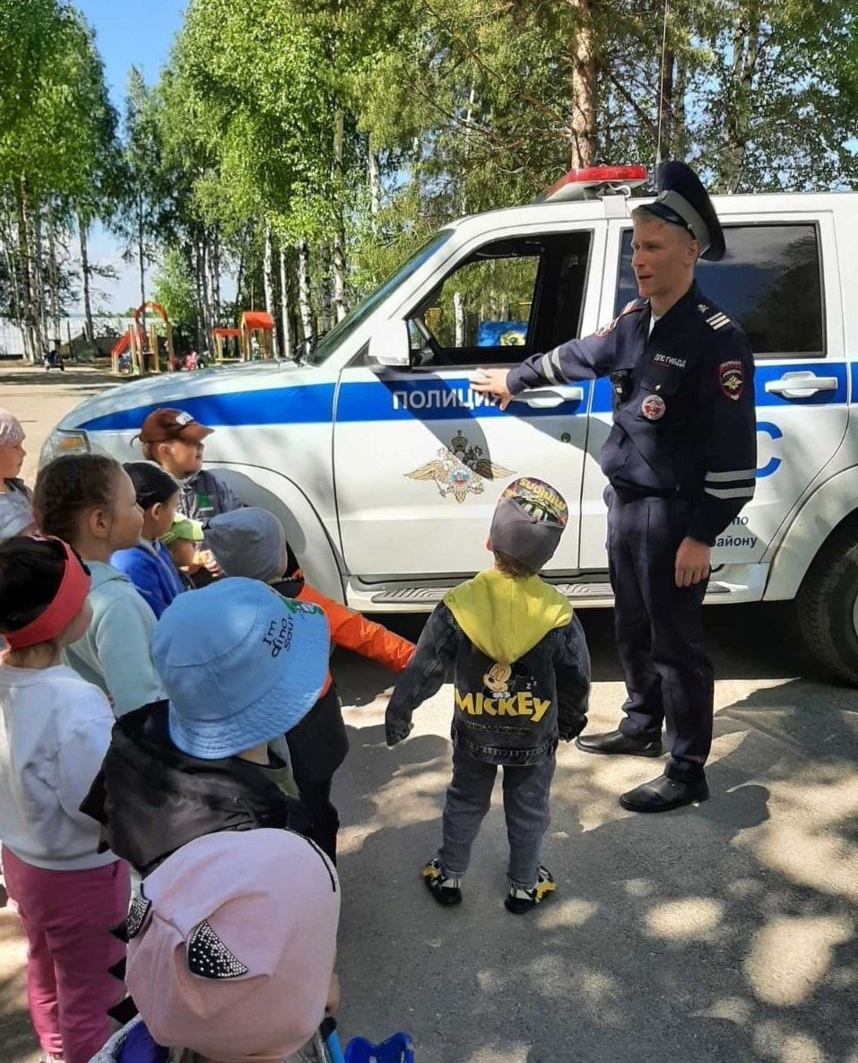 Поздравление главы Октябрьского района Сергея Заплатина с Днем  Госавтоинспекции