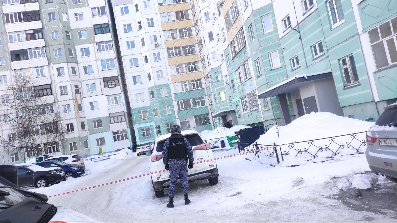 В Нижневартовске сотрудники ОМОН Росгвардии оказали содействие  правоохранительным органам в задержании местного жителя, открывшего  стрельбу в жилом доме