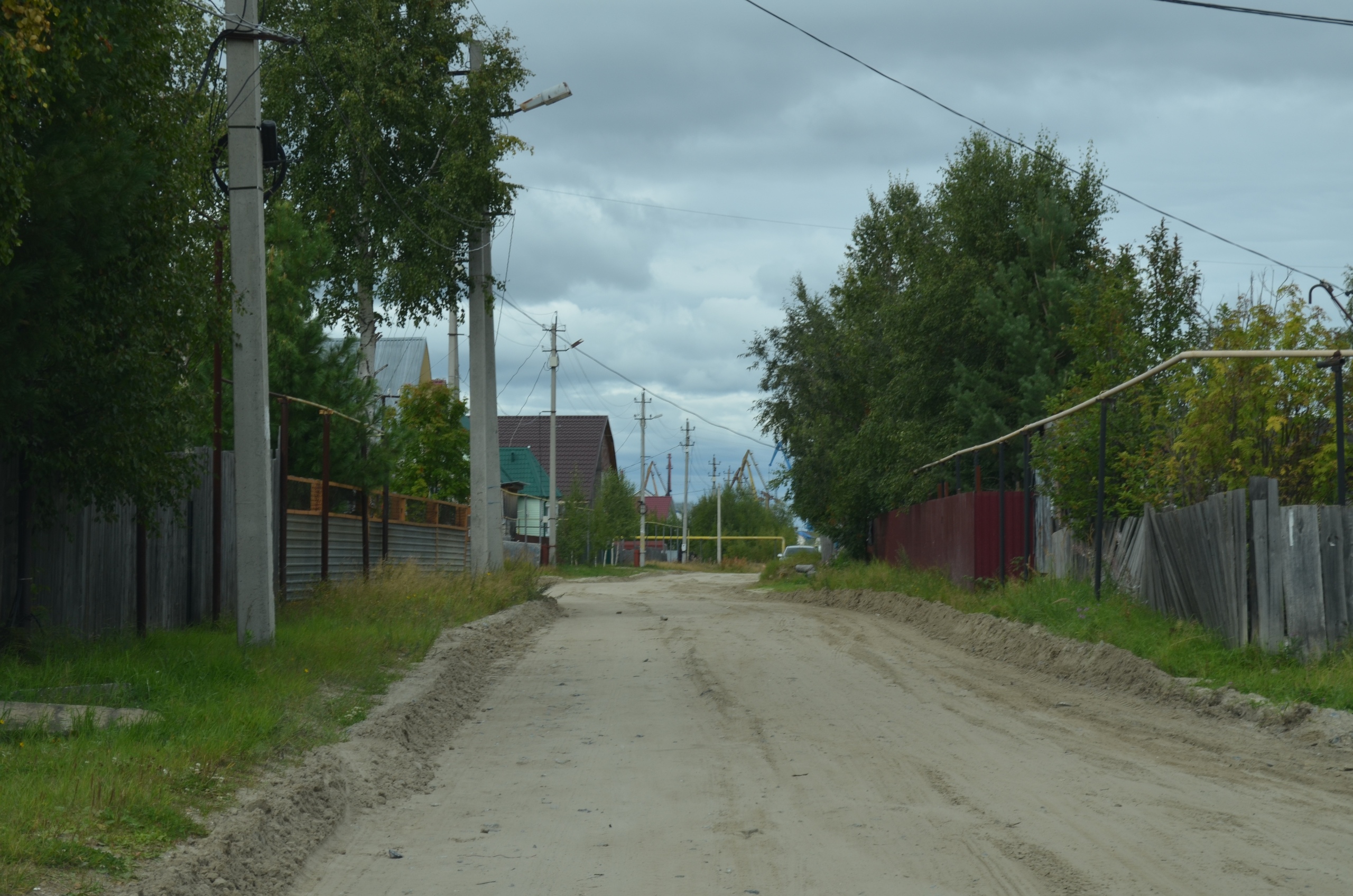 В городском поселении Приобье ведутся ремонтные работы автомобильных дорог