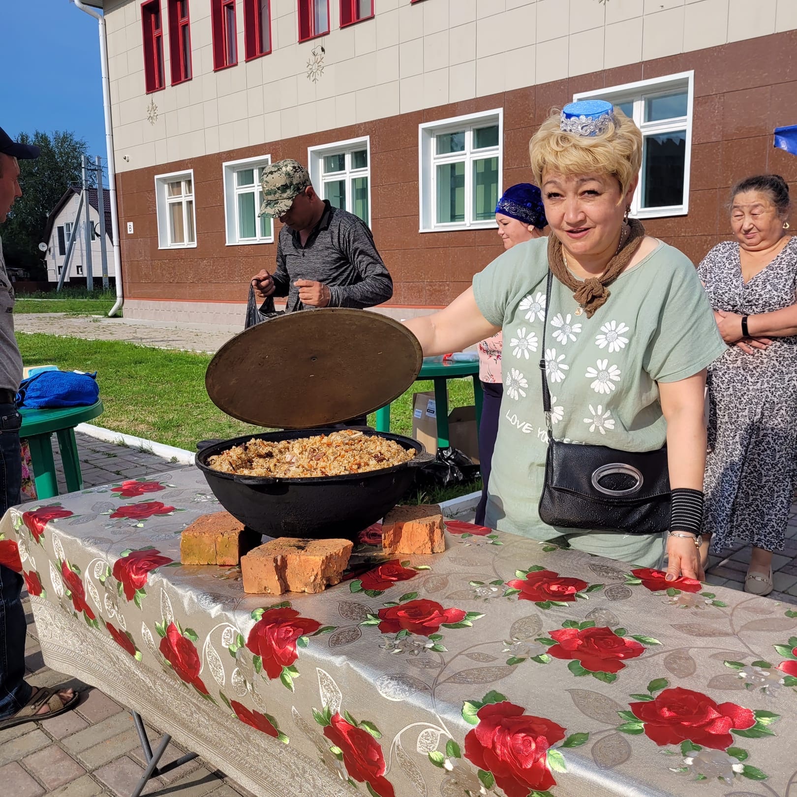 В Октябрьском прошло масштабное гуляние — празднование Сабантуя