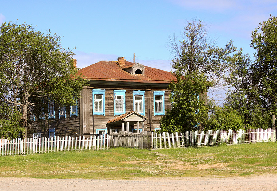 2403902.jpg 2403902.jpg