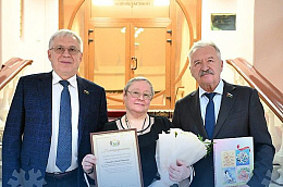 В Тюменской областной Думе открылась выставка нашей землячки «Красная книга глазами детей»