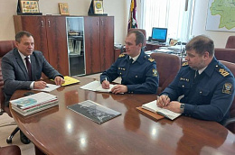 Сегодня состоялась рабочая встреча главы Октябрьского района Сергея Заплатина с представителями надзорных органов по ХМАО-Югре