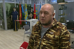 Станичник из Ростовской области подписал воинский контракт в Центре патриотов Ханты-Мансийска