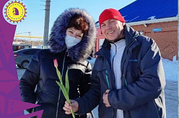 #ВамЛюбимые: жители Октябрьского района поздравили женщин с наступающим 8 марта