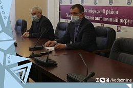 Сегодня глава Октябрьского района Сергей Заплатин совместно с коллегами приняли участие в заседании регионального оперштаба по предупреждению завоза и распространения коронавирусной инфекции под председательством губернатора Югры