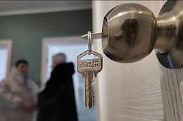 Еще две семьи участников СВО в Октябрьском районе улучшили жилищные условия