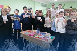 Гостинец на СВО: ученики Приобской школы приняли участие в патриотической акции