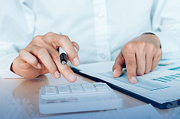 Поздравление главы Октябрьского района Сергея Заплатина с Днем финансиста