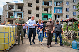 Губернатор ХМАО в Авдеевке осмотрел объекты, которые восстанавливает Югра