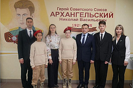 В Октябрьской школе открыли мурал Герою Советского Союза