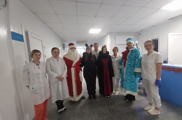 Первые Октябрьского района создают новогоднее настроение для земляков