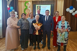 Глава Октябрьского района Сергей Заплатин  продолжает вручать юбилейные медали "80 лет Победы в Великой Отечественной войне"