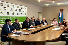 Глава Октябрьского района Сергей Заплатин провел заседание штаба по стройкам Октябрьского района с выездом на объект строительства "Средняя школа в пгт. Приобье"