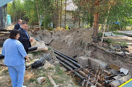 Глава Октябрьского района Сергей Заплатин проверил объекты жилищной сферы и коммунального хозяйства Талинки к отопительному периоду 2022-2023 годов