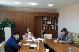 Поездкой в Приобье завершилась рабочая неделя