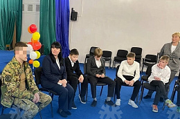 Встреча с Героем: ученики Приобской школы пообщались с участником исторических событий современной России