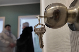 В поселке Сергино жители аварийных домов празднуют первое в этом году новоселье