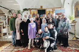 Тишина, святыни, разговор по душам: семьи Октябрьского посетили Свято-Троицкое Архиерейское подворье