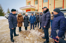 Руслан Кухарук передал новые автомобили «скорой помощи» для больниц отдаленных поселков Югры