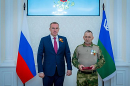 Губернатор Югры Руслан Николаевич Кухарук вручил награды югорским бойцам от Президента России