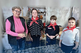 Большие дела - маленькими руками: ученики Приобской начальной школы помогают волонтерам