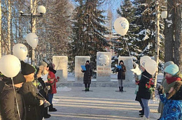 В Карымкарах состоялось открытие памятника «Участникам Великой Отечественной войны»