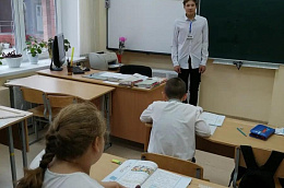 Равняемся на старших – школьники Октябрьского района присоединились ко Дню дублера