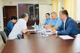 В Октябрьском районе заместитель прокурора автономного округа Григорий Сухоруков провёл личный приём граждан