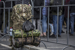 Электронные повестки через Госуслуги начали получать призывники в Югре