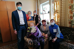 Сегодня свой 95-летний юбилей отмечает жительница поселка Приобье Надежда Ефремовна Раскидная