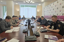 В Октябрьском районе обсудили меры по усилению антитеррористической безопасности на период праздников