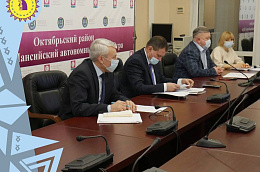 Вопросы по улучшению качества и повышению доступности медицинской помощи жителям Октябрьского района обсудили в ходе рабочего совещания