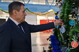 Глава Октябрьского района Сергей Заплатин принял участие во Всероссийской акции «Ёлка желаний»