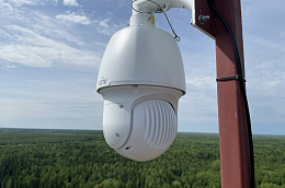 Под защитой нейросети: «Ростелеком» установил в Югре новые камеры системы видеомониторинга «Лесохранитель»