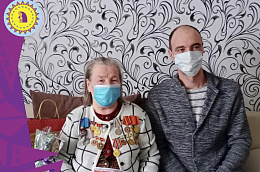 Жительниц блокадного Ленинграда, проживающих в Октябрьском районе, поздравили в день воинской славы России