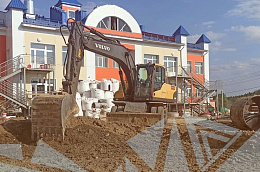 Поздравление главы Октябрьского района Анны Куташовой с Днем строителя